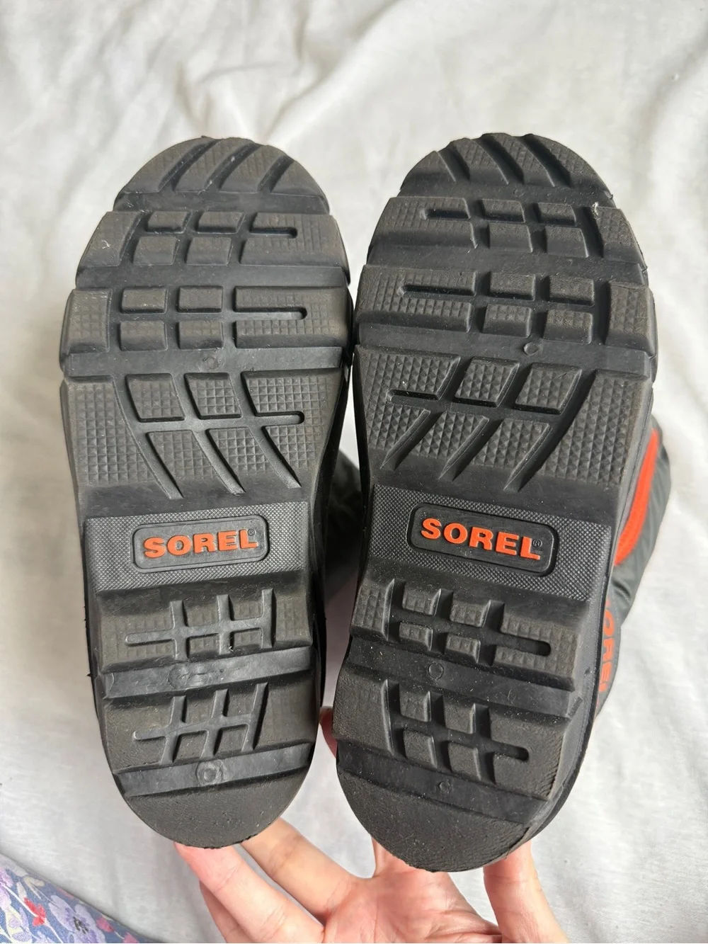 Sorel Kids flurry Gray and Orange insulated Winter Boots 4 kids